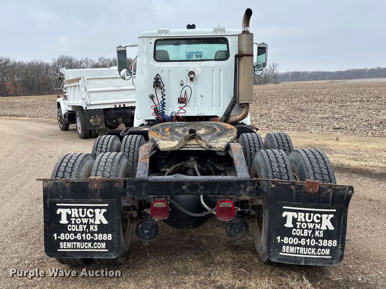 image for item EA4505 1996 International F8200 semi truck