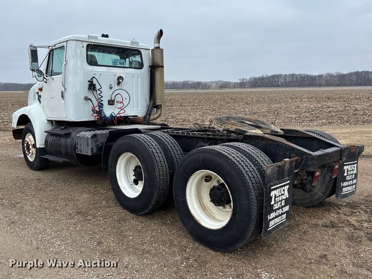 image for item EA4505 1996 International F8200 semi truck