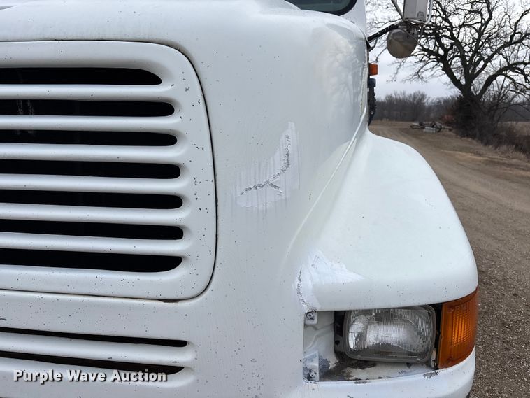 image for item EA4505 1996 International F8200 semi truck