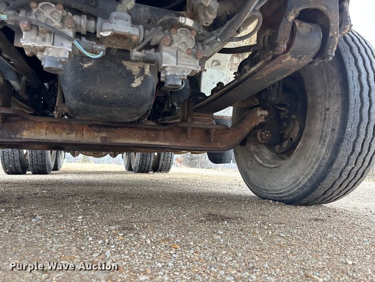 image for item EA4505 1996 International F8200 semi truck