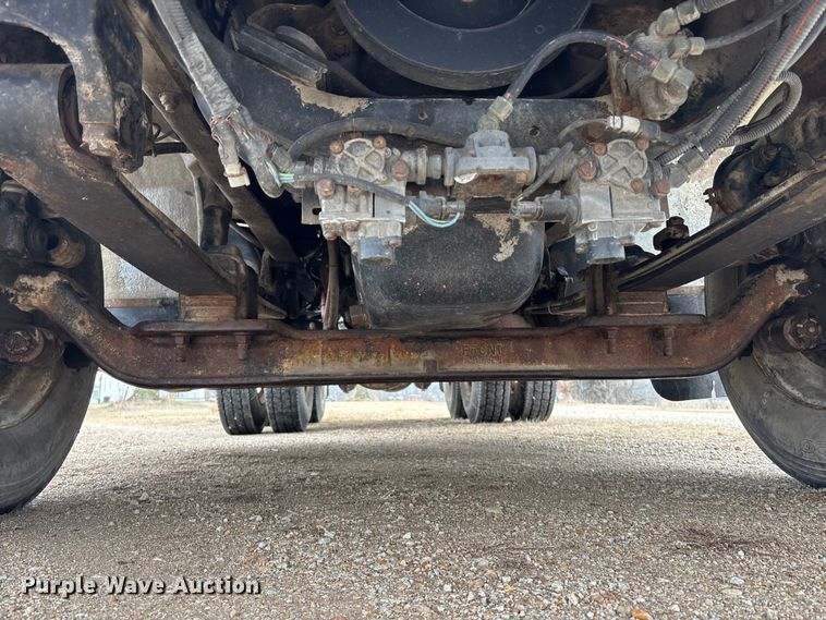 image for item EA4505 1996 International F8200 semi truck