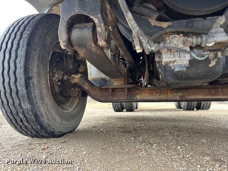 image for item EA4505 1996 International F8200 semi truck