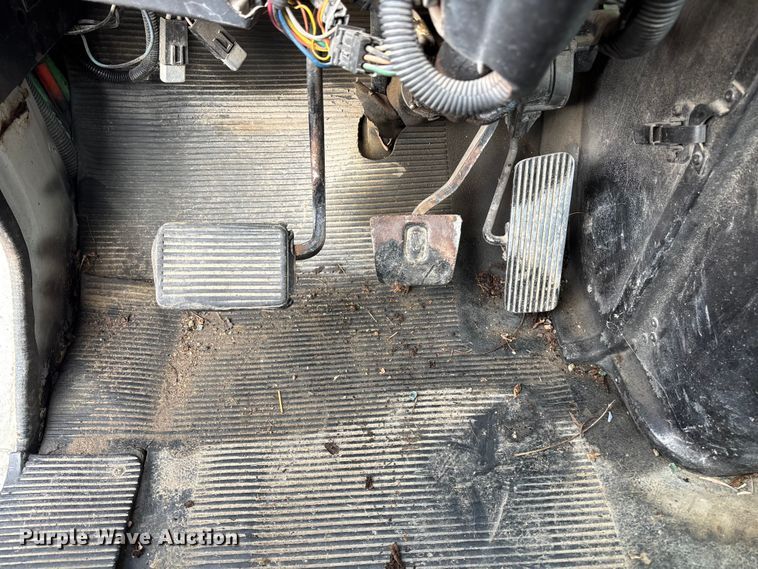 image for item EA4505 1996 International F8200 semi truck