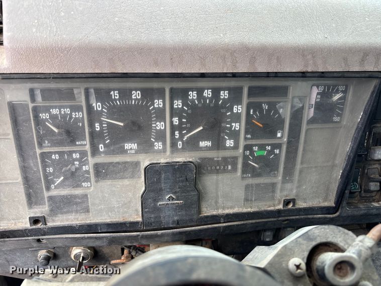 image for item EA4505 1996 International F8200 semi truck