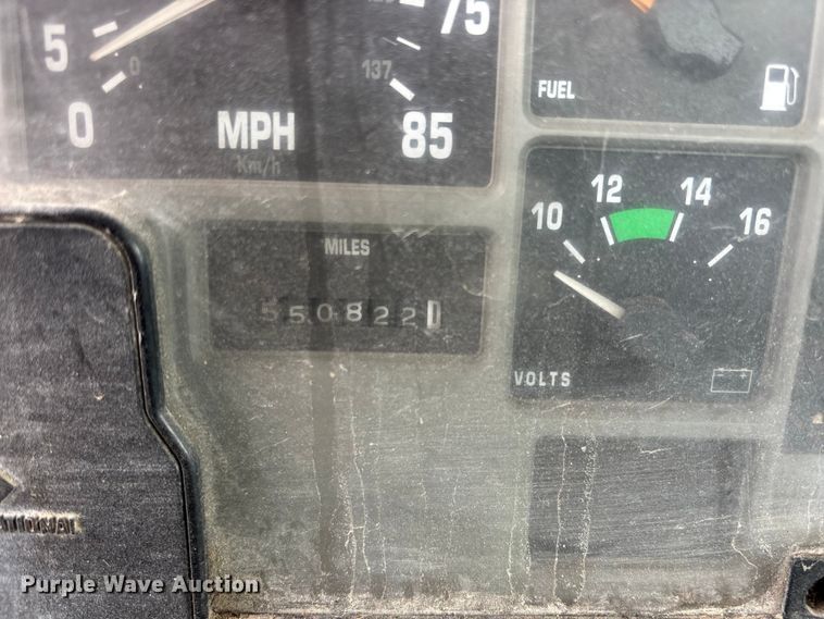 image for item EA4505 1996 International F8200 semi truck