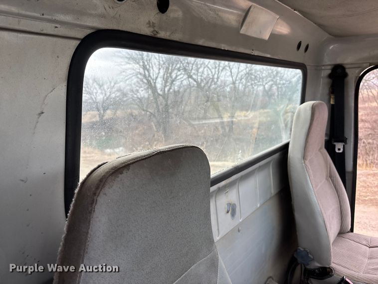 image for item EA4505 1996 International F8200 semi truck