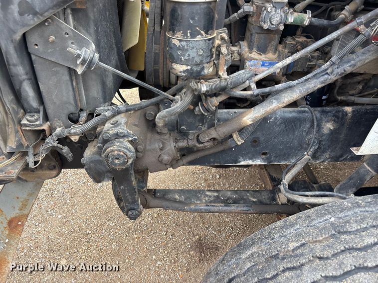 image for item EA4505 1996 International F8200 semi truck