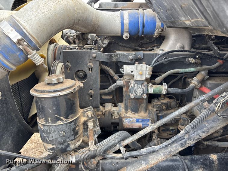 image for item EA4505 1996 International F8200 semi truck