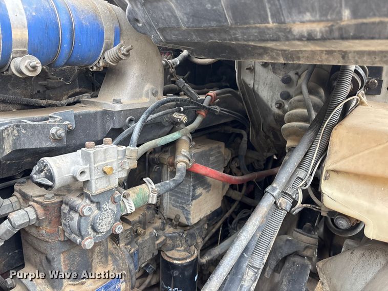 image for item EA4505 1996 International F8200 semi truck