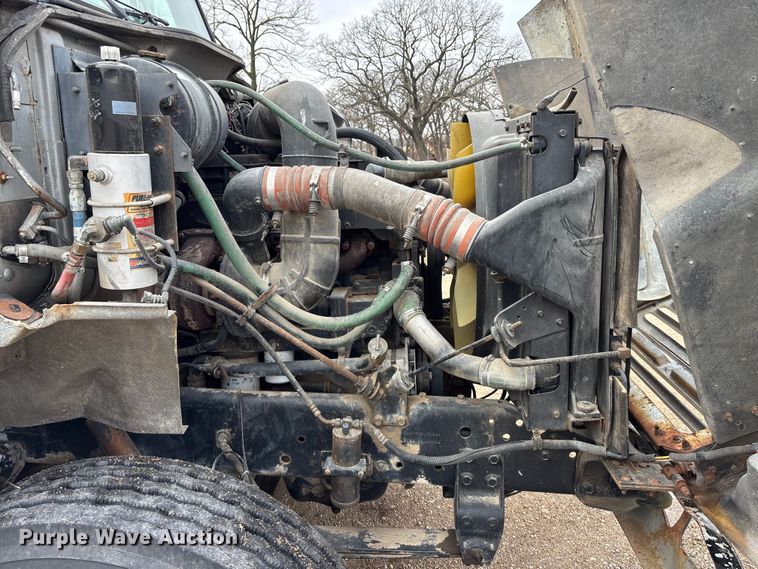 image for item EA4505 1996 International F8200 semi truck