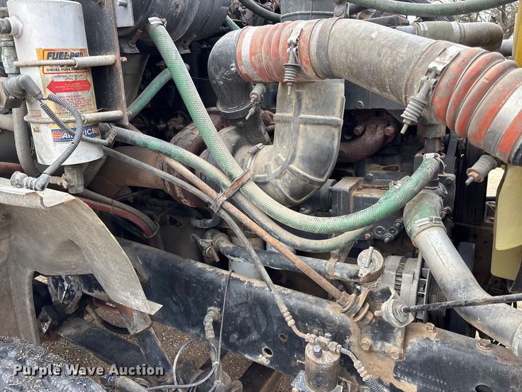 image for item EA4505 1996 International F8200 semi truck