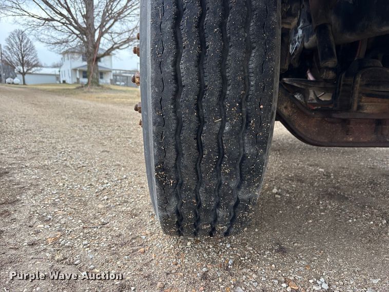 image for item EA4505 1996 International F8200 semi truck