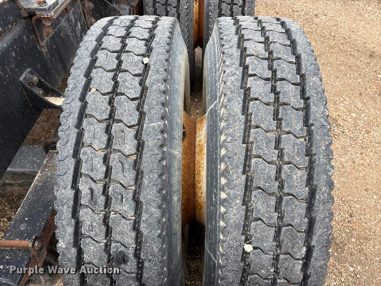 image for item EA4505 1996 International F8200 semi truck