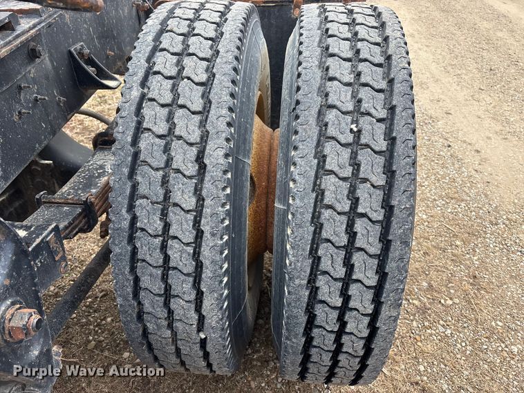 image for item EA4505 1996 International F8200 semi truck