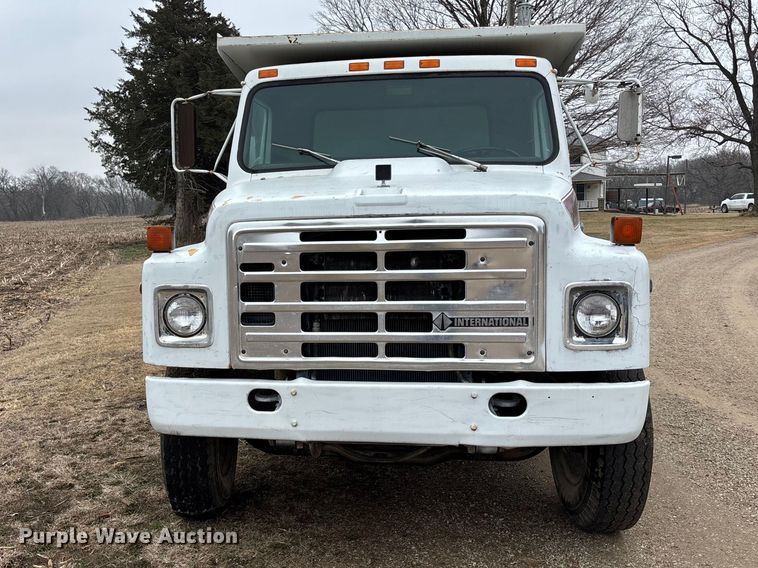 image for item EA4507 1986 International 1954 dump truck