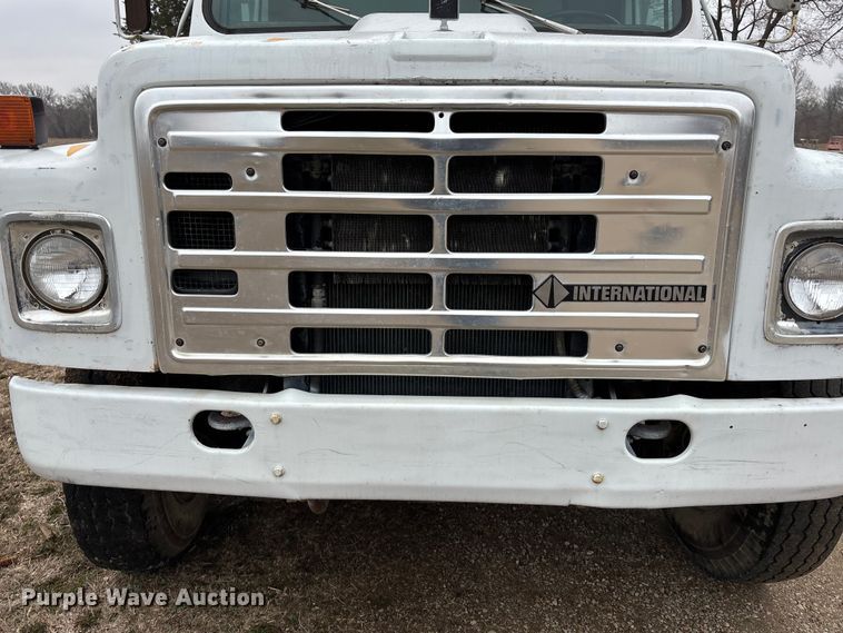 image for item EA4507 1986 International 1954 dump truck