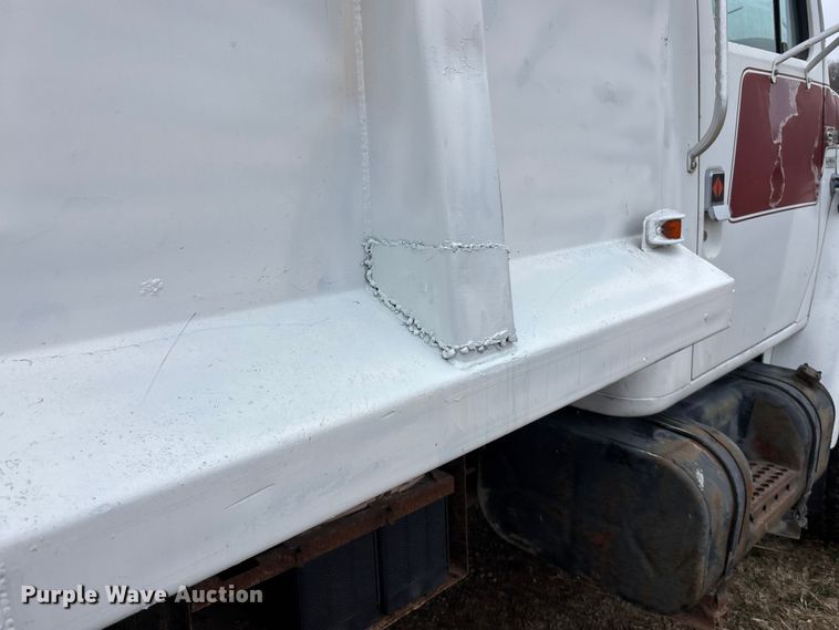 image for item EA4507 1986 International 1954 dump truck