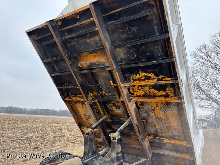 image for item EA4507 1986 International 1954 dump truck