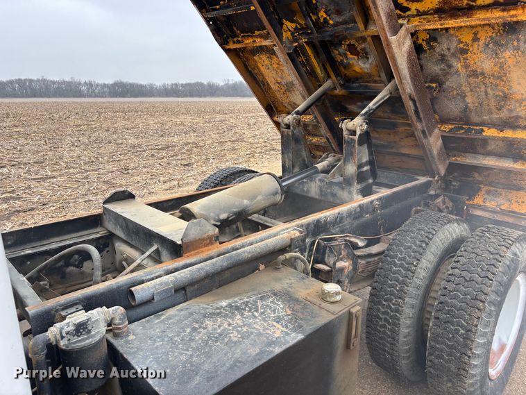 image for item EA4507 1986 International 1954 dump truck