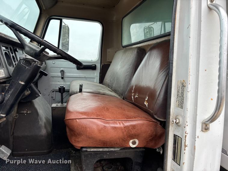 image for item EA4507 1986 International 1954 dump truck