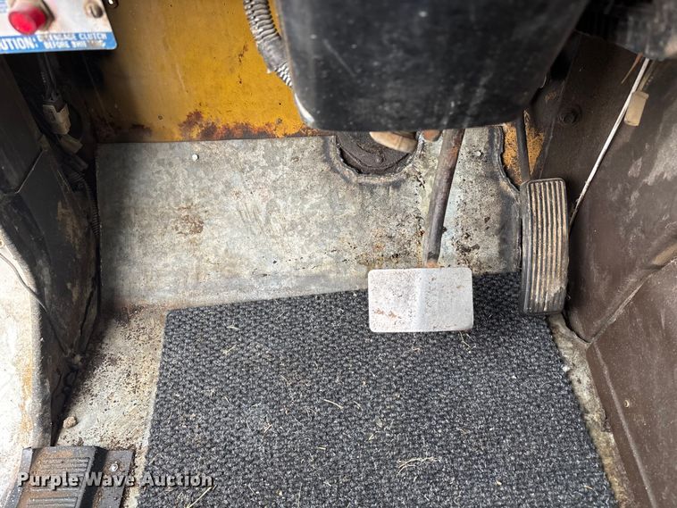 image for item EA4507 1986 International 1954 dump truck