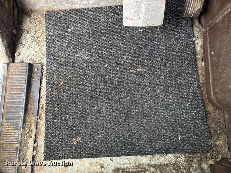 image for item EA4507 1986 International 1954 dump truck