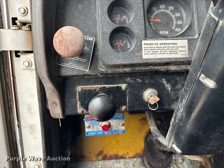 image for item EA4507 1986 International 1954 dump truck