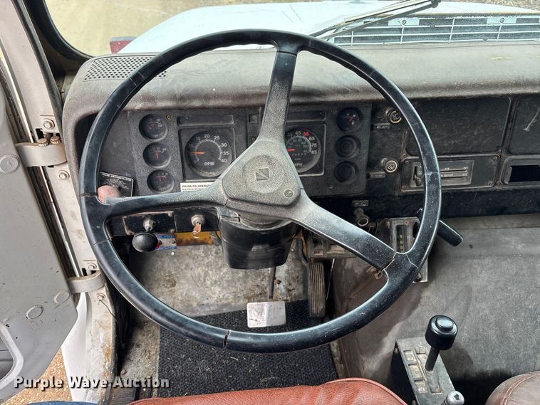 image for item EA4507 1986 International 1954 dump truck