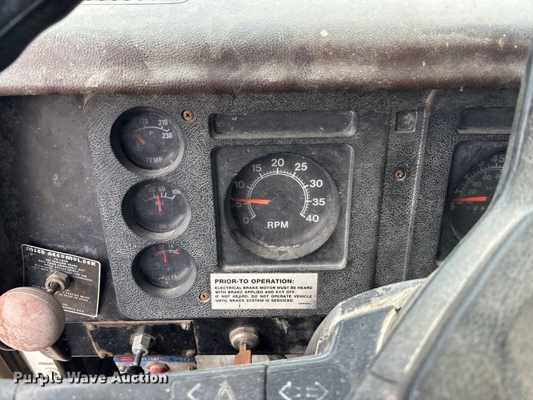 image for item EA4507 1986 International 1954 dump truck