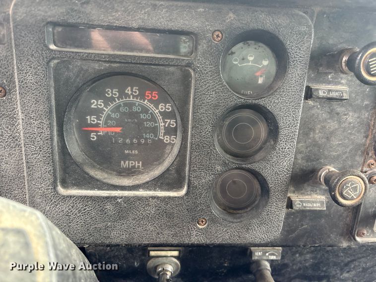 image for item EA4507 1986 International 1954 dump truck