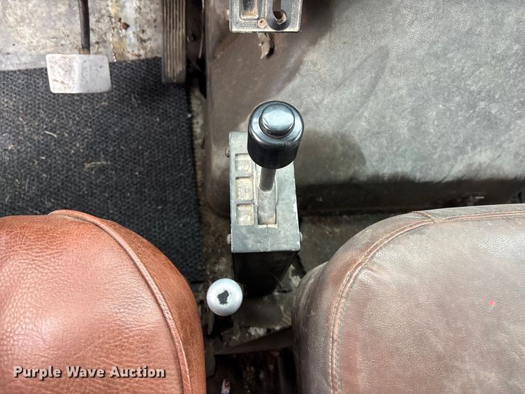 image for item EA4507 1986 International 1954 dump truck