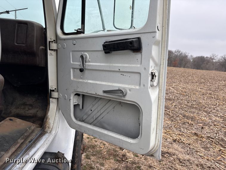 image for item EA4507 1986 International 1954 dump truck