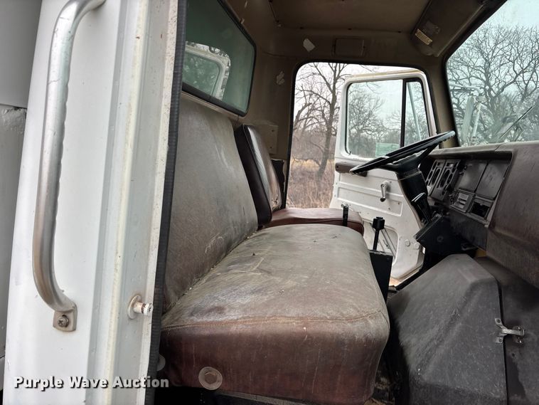 image for item EA4507 1986 International 1954 dump truck