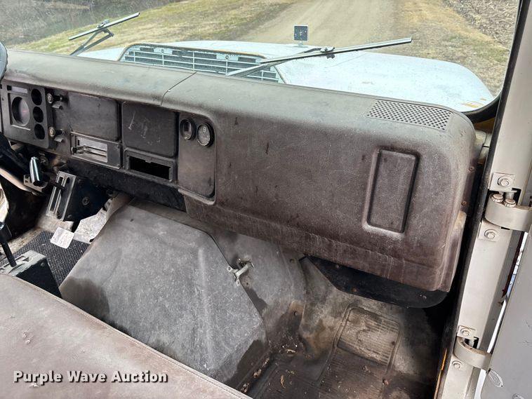 image for item EA4507 1986 International 1954 dump truck