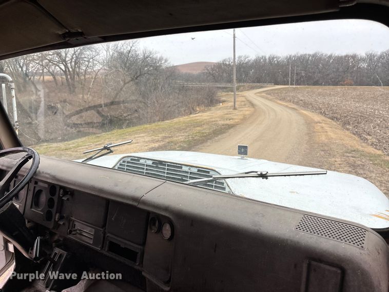 image for item EA4507 1986 International 1954 dump truck