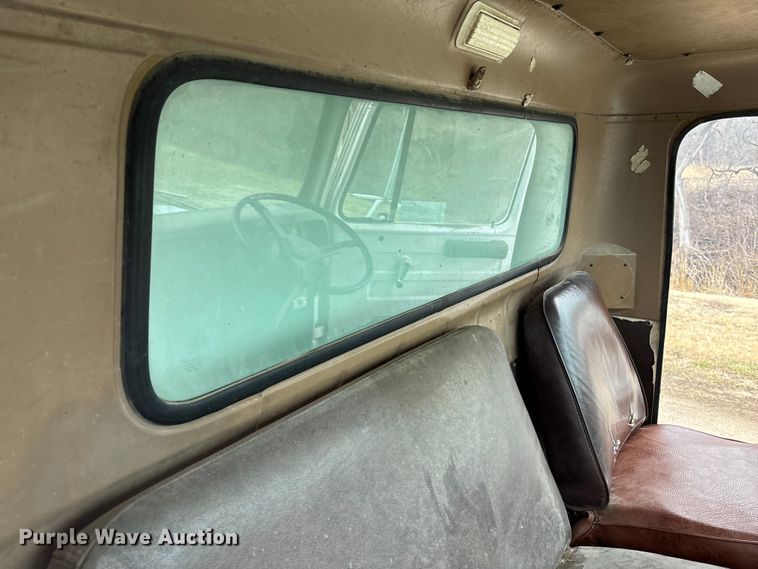 image for item EA4507 1986 International 1954 dump truck