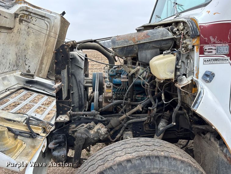 image for item EA4507 1986 International 1954 dump truck