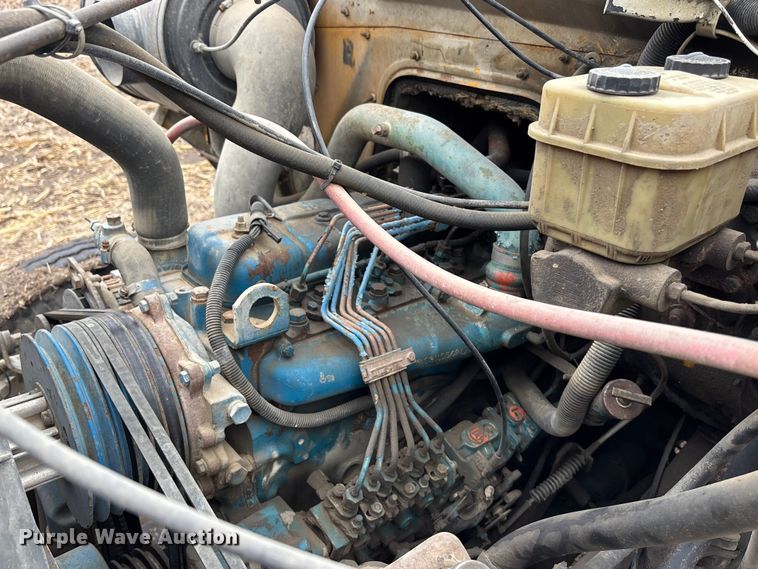 image for item EA4507 1986 International 1954 dump truck