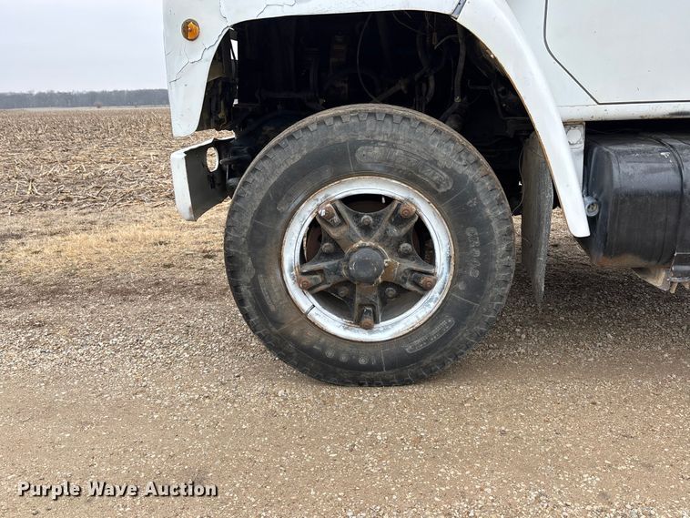 image for item EA4507 1986 International 1954 dump truck