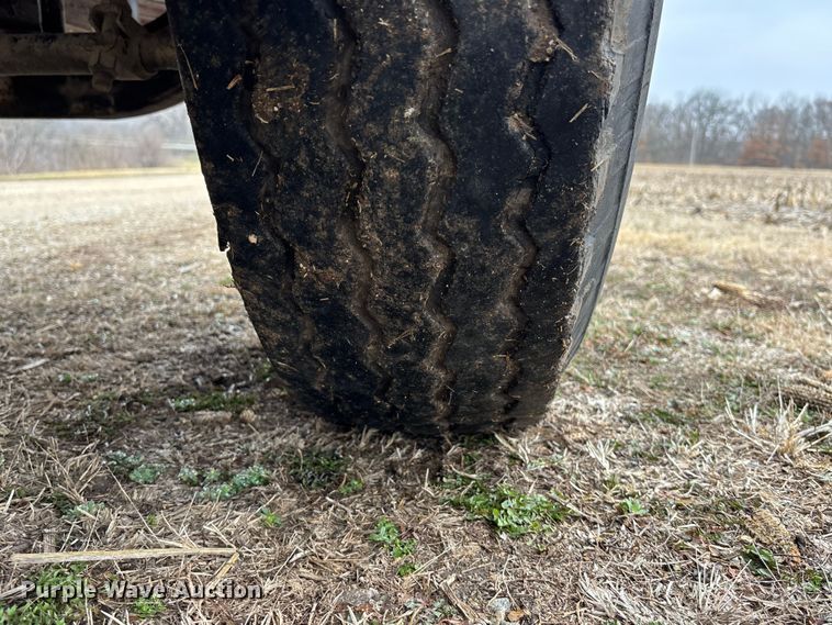 image for item EA4507 1986 International 1954 dump truck