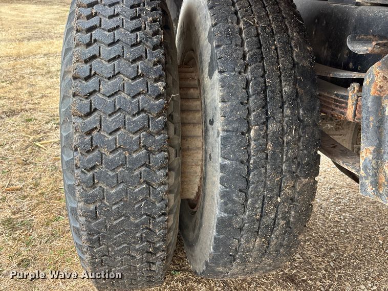 image for item EA4507 1986 International 1954 dump truck