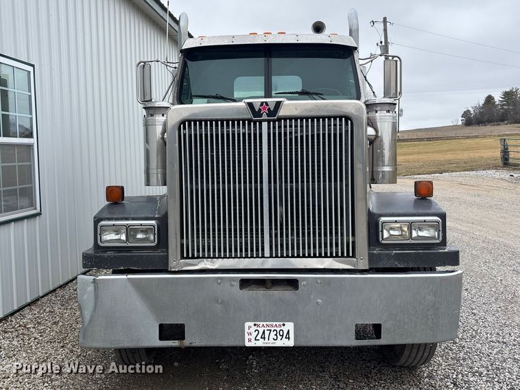 image for item EA4509 2004 Western Star 4900 semi truck