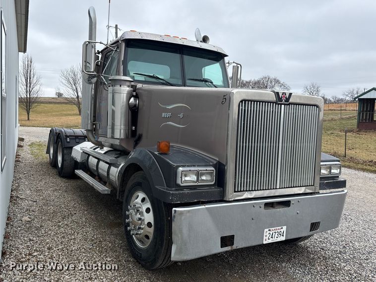 image for item EA4509 2004 Western Star 4900 semi truck