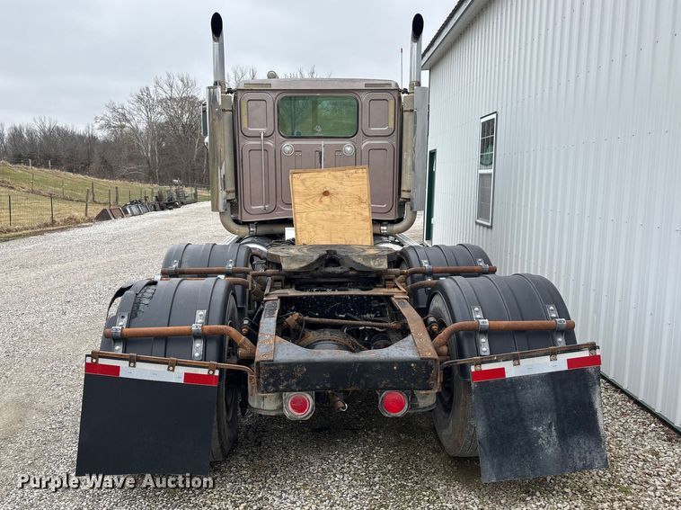 image for item EA4509 2004 Western Star 4900 semi truck