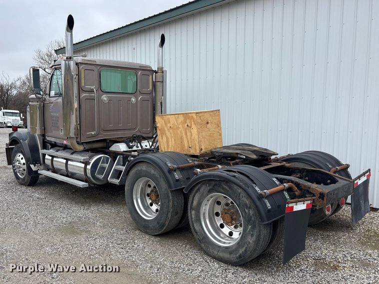 image for item EA4509 2004 Western Star 4900 semi truck