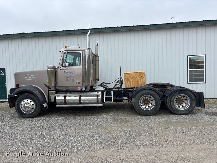 image for item EA4509 2004 Western Star 4900 semi truck