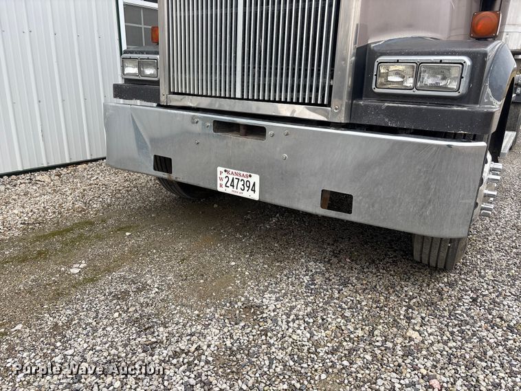 image for item EA4509 2004 Western Star 4900 semi truck
