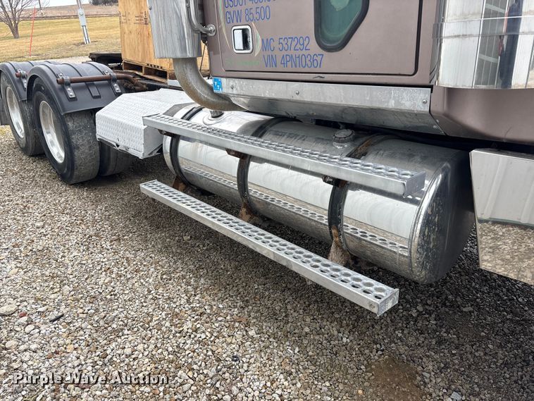 image for item EA4509 2004 Western Star 4900 semi truck