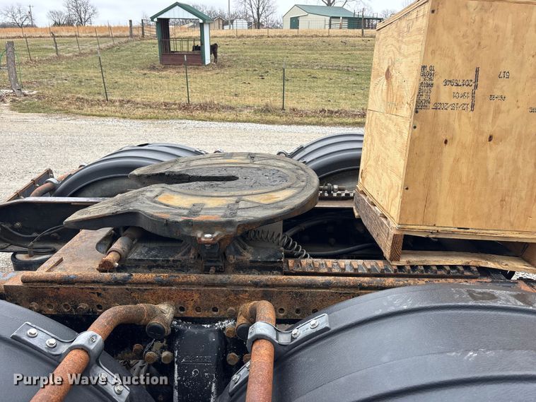 image for item EA4509 2004 Western Star 4900 semi truck