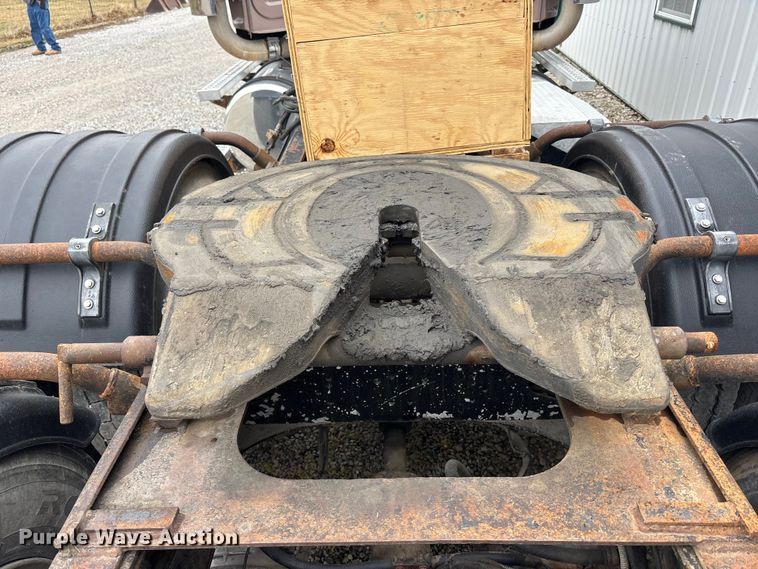 image for item EA4509 2004 Western Star 4900 semi truck